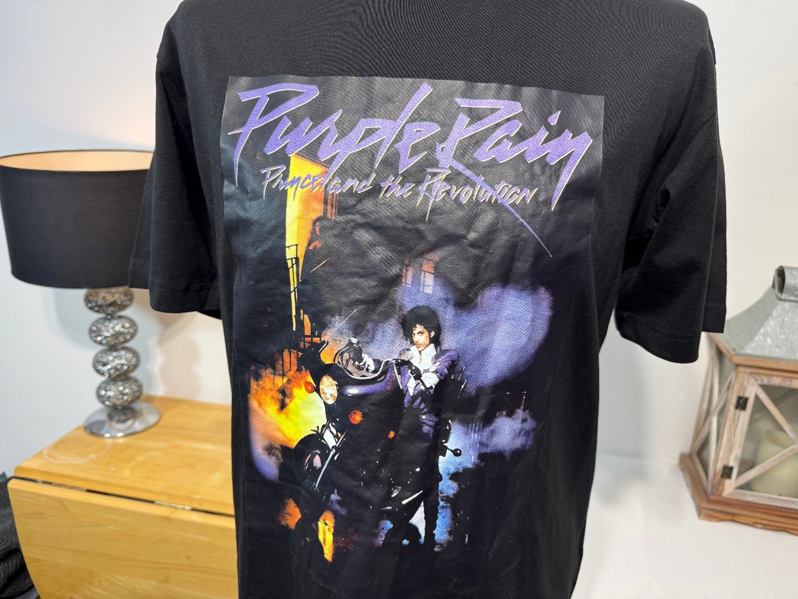 BLACK GRAPHIC T-SHIRT SIZE M