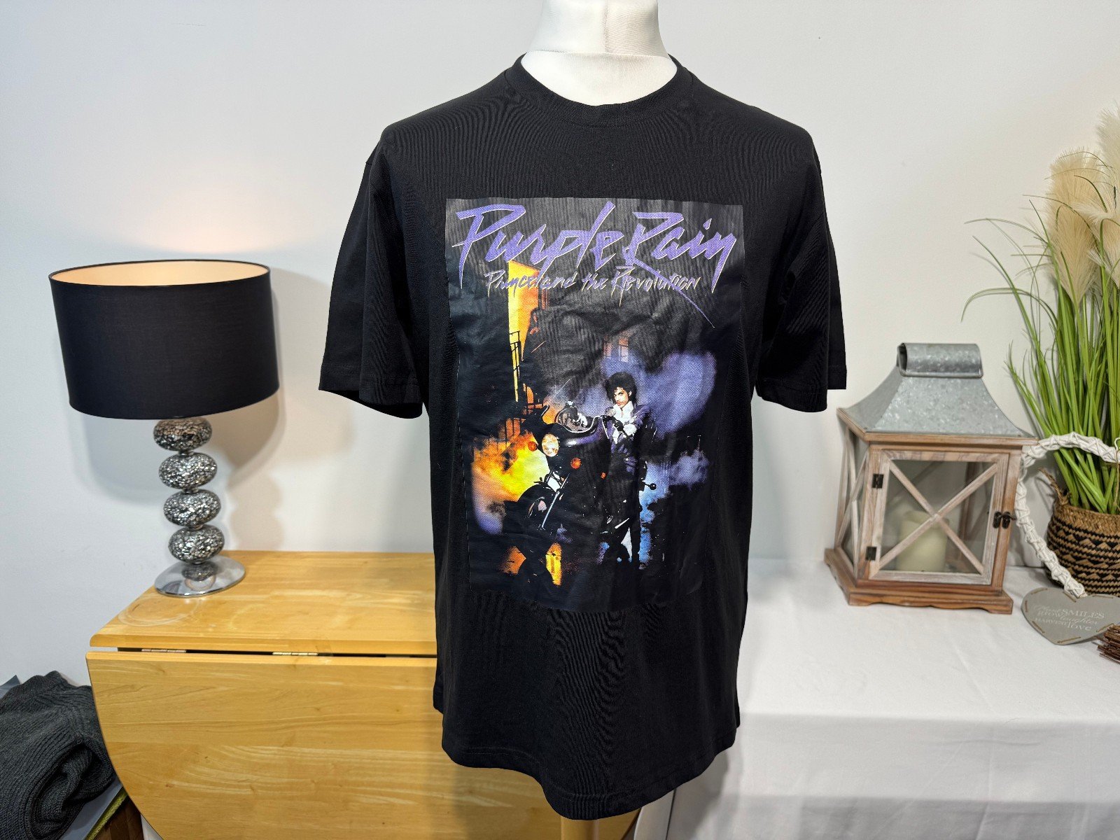 BLACK GRAPHIC T-SHIRT SIZE M