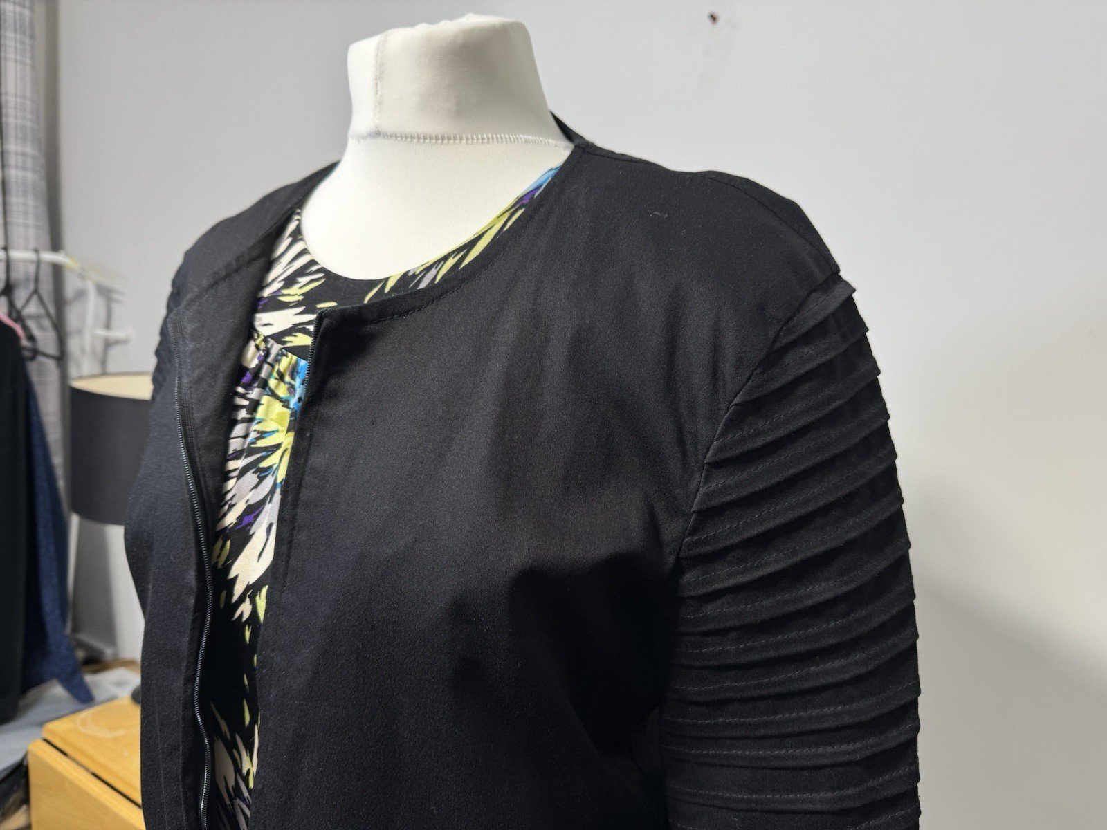 Black Pleated Sleeve Full Zip Collarless Lined Jacket Size 12-14