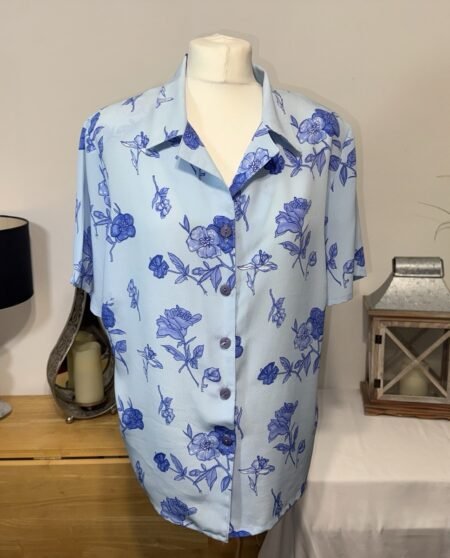 Blue Floral Relaxed Fit Blouse With Shoulder Pads Size 22in