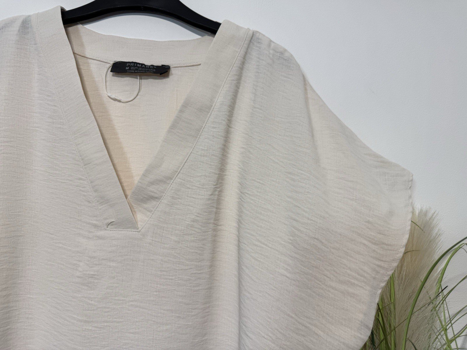 Cream Crinkle Short Raglan Sleeve V-Neck Blouse Size 12-14