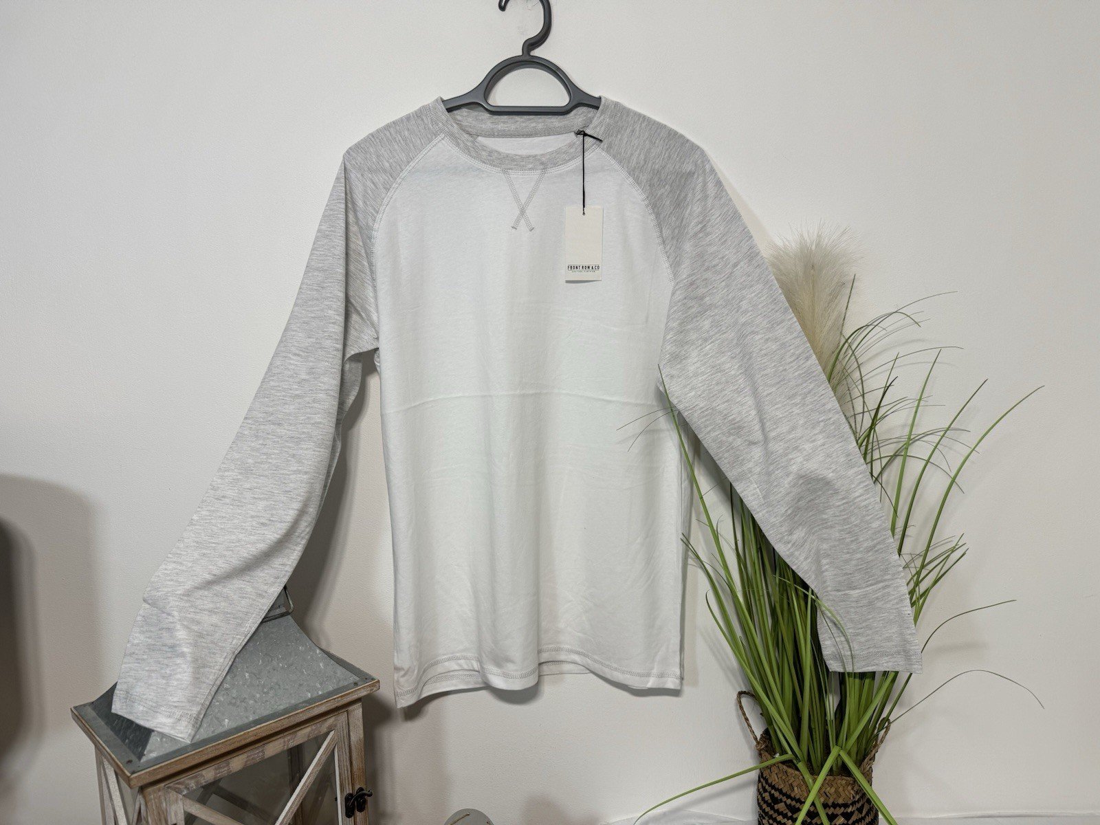 Front Row & Co White & Grey Contrast Sleeve Long Sleeve Top Size M