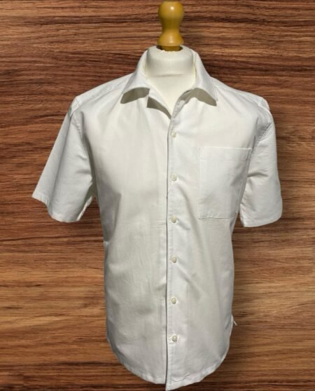 NEW.  White Thick Cotton Short Sleeve Shirt Collared Button Thru Pocket Size L