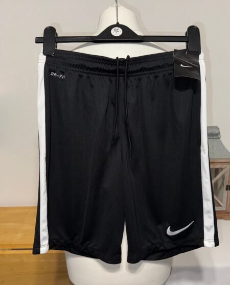 NIKE DRI-FIT SHORTS SIZE M
