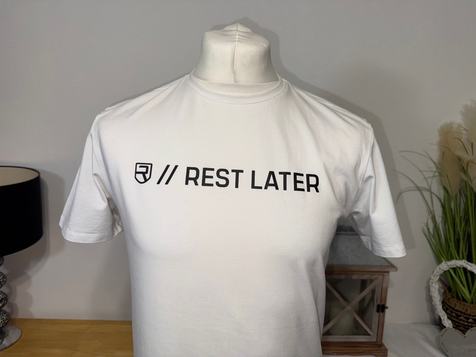 RISE WHITE GRAPHIC SLIM FIT SHORT SLEEVE T-SHIRT SIZE L