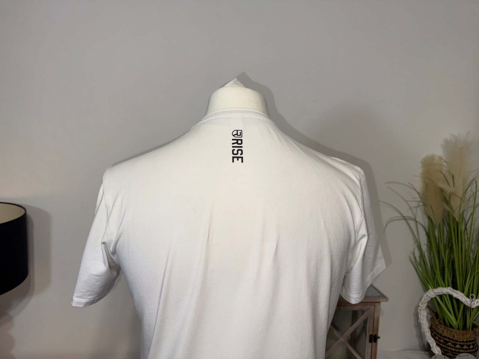RISE WHITE GRAPHIC SLIM FIT SHORT SLEEVE T-SHIRT SIZE L