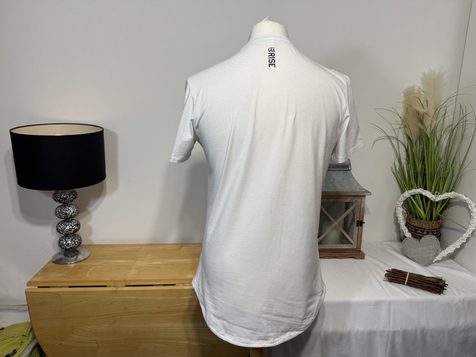 RISE WHITE GRAPHIC SLIM FIT SHORT SLEEVE T-SHIRT SIZE L