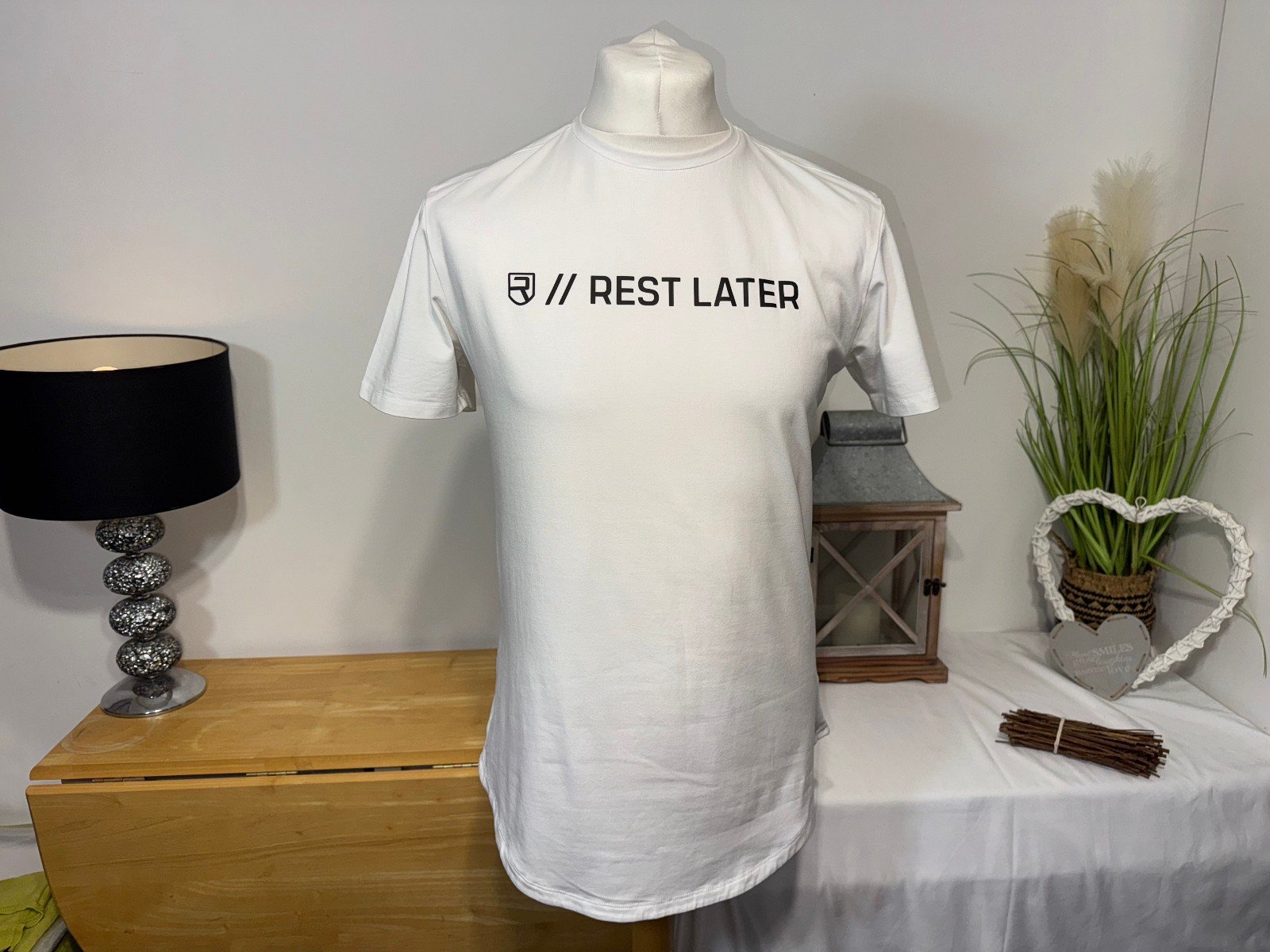 RISE WHITE GRAPHIC SLIM FIT SHORT SLEEVE T-SHIRT SIZE L