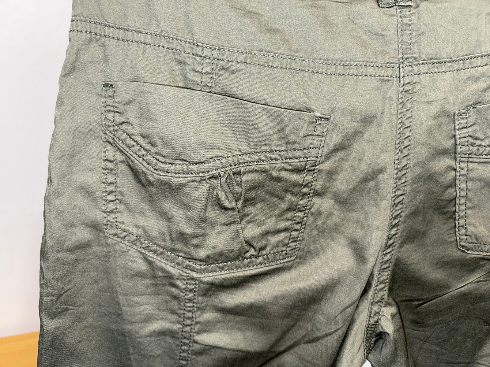 KHAKI GREEN BERMUDA SHORTS SIZE 10