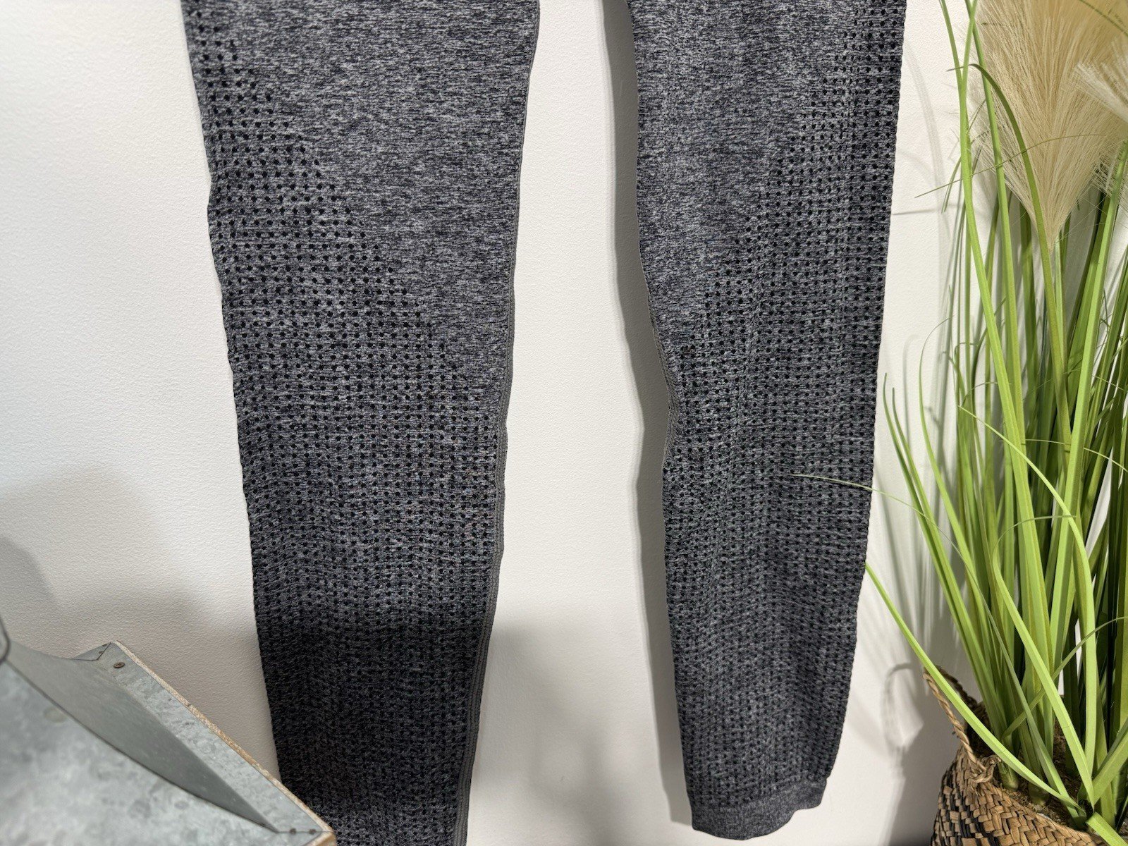 ARI Grey Graphic Gym Leggings Size S