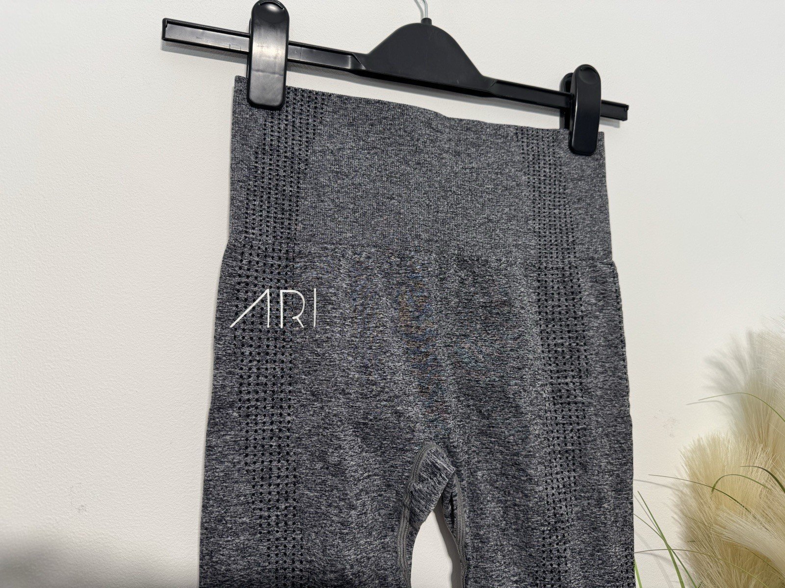 ARI Grey Graphic Gym Leggings Size S