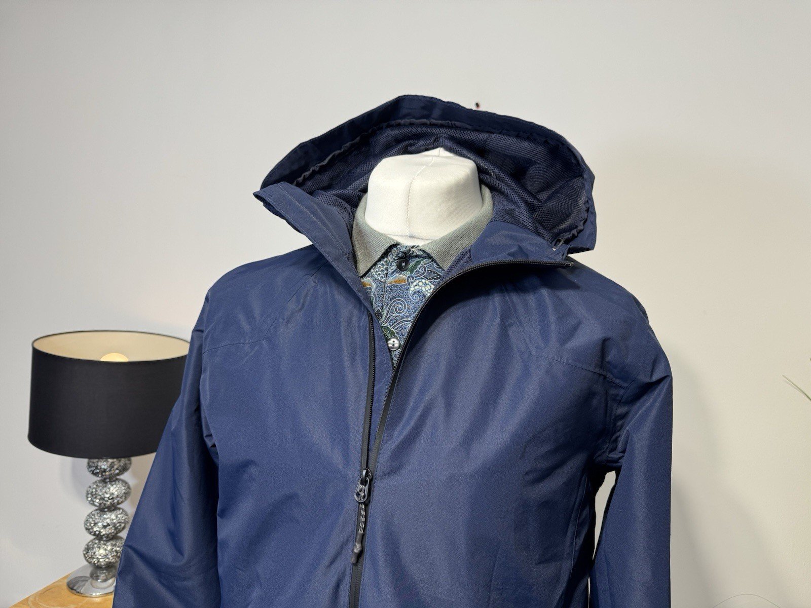 Navy Showerproof Mesh Lined Hooded Full Zip Jacket Size M