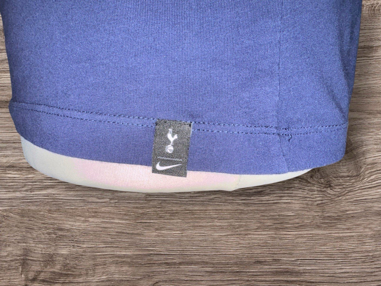 Nike Tottenham Hotspur Theme Navy T-shirt With Graphic Side Badge Pit-pit 19in